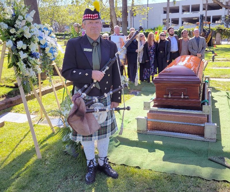 Funeral-Los-Angeles-Bagpiper.jpg